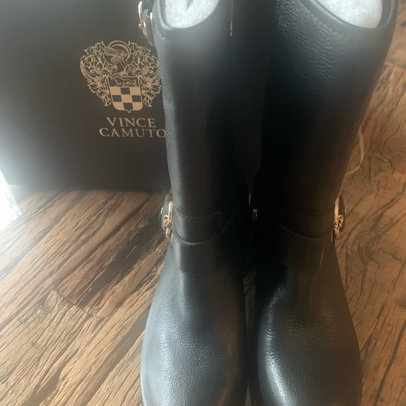 Vince Camuto - Picture 7 of 10